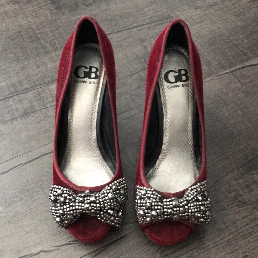 Gianni Bini suede heels